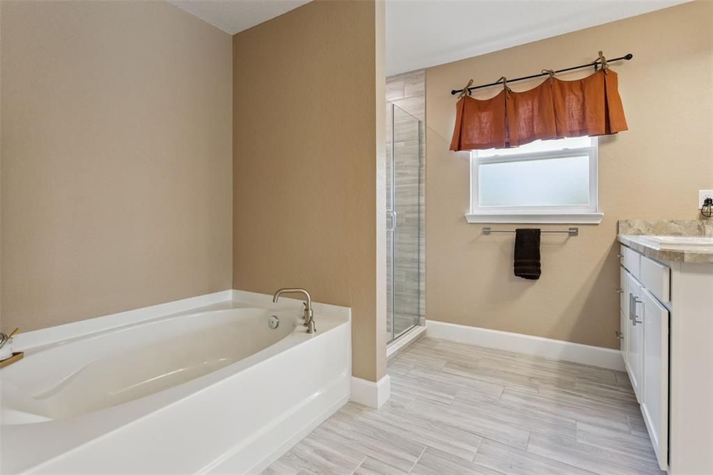 For Sale: $414,990 (4 beds, 2 baths, 2326 Square Feet)