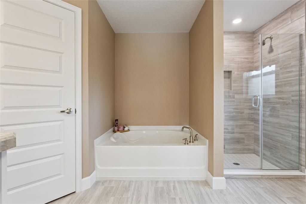 For Sale: $414,990 (4 beds, 2 baths, 2326 Square Feet)