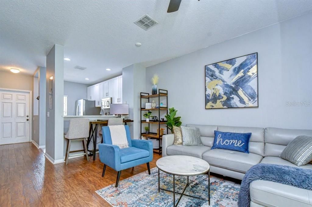 For Sale: $224,900 (2 beds, 2 baths, 1008 Square Feet)