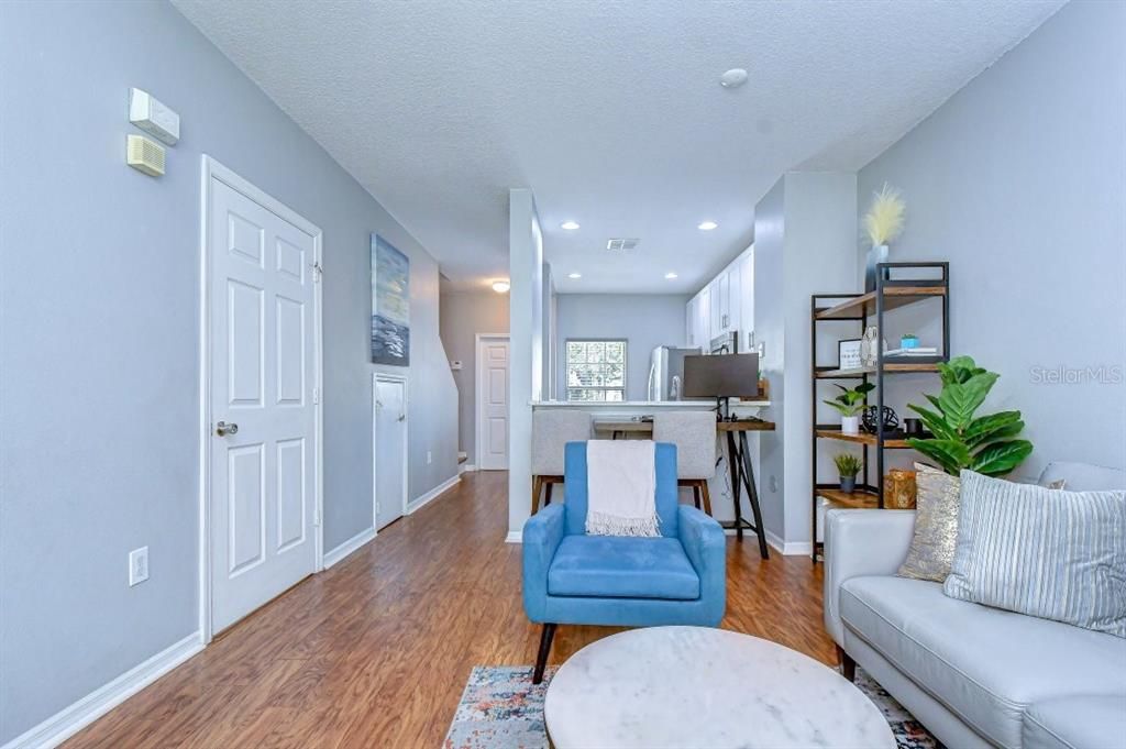 For Sale: $224,900 (2 beds, 2 baths, 1008 Square Feet)