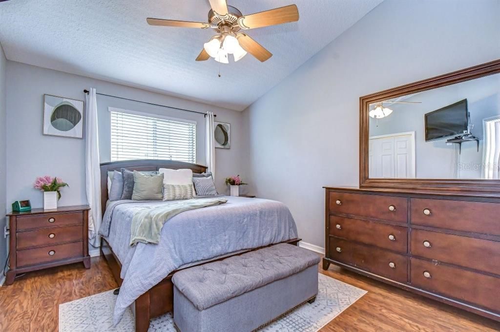 For Sale: $224,900 (2 beds, 2 baths, 1008 Square Feet)