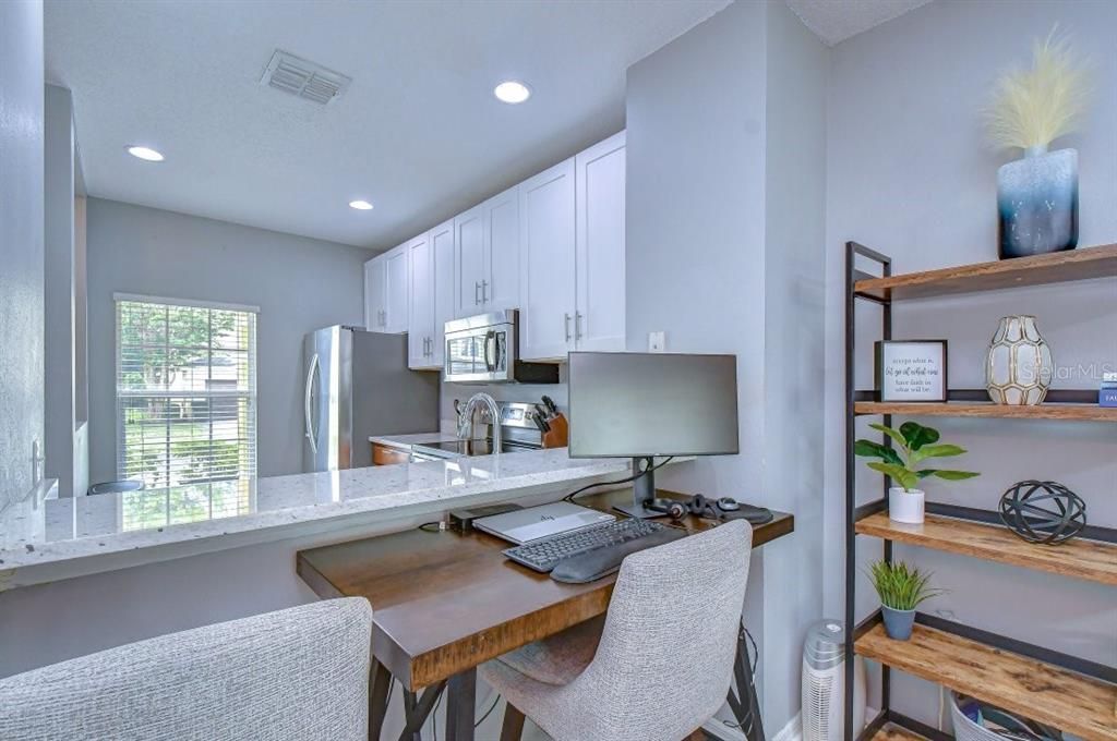 For Sale: $224,900 (2 beds, 2 baths, 1008 Square Feet)