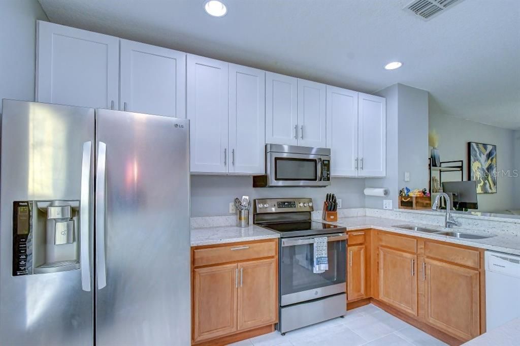 For Sale: $224,900 (2 beds, 2 baths, 1008 Square Feet)