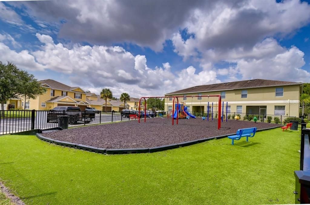 For Sale: $224,900 (2 beds, 2 baths, 1008 Square Feet)