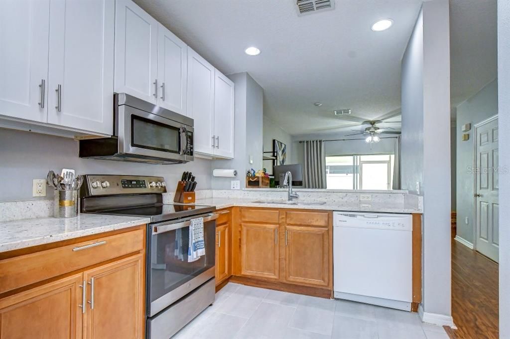 For Sale: $224,900 (2 beds, 2 baths, 1008 Square Feet)