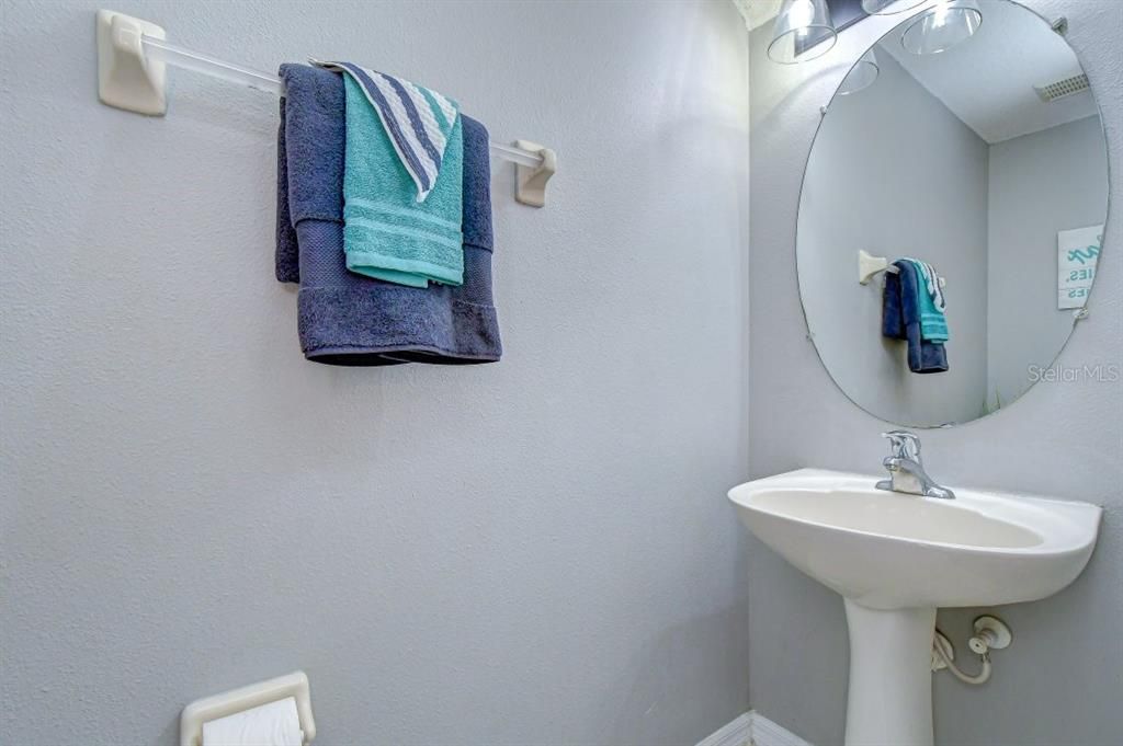 For Sale: $224,900 (2 beds, 2 baths, 1008 Square Feet)