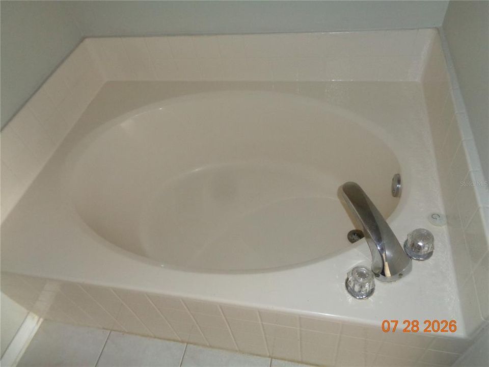 For Rent: $2,395 (3 beds, 2 baths, 1722 Square Feet)