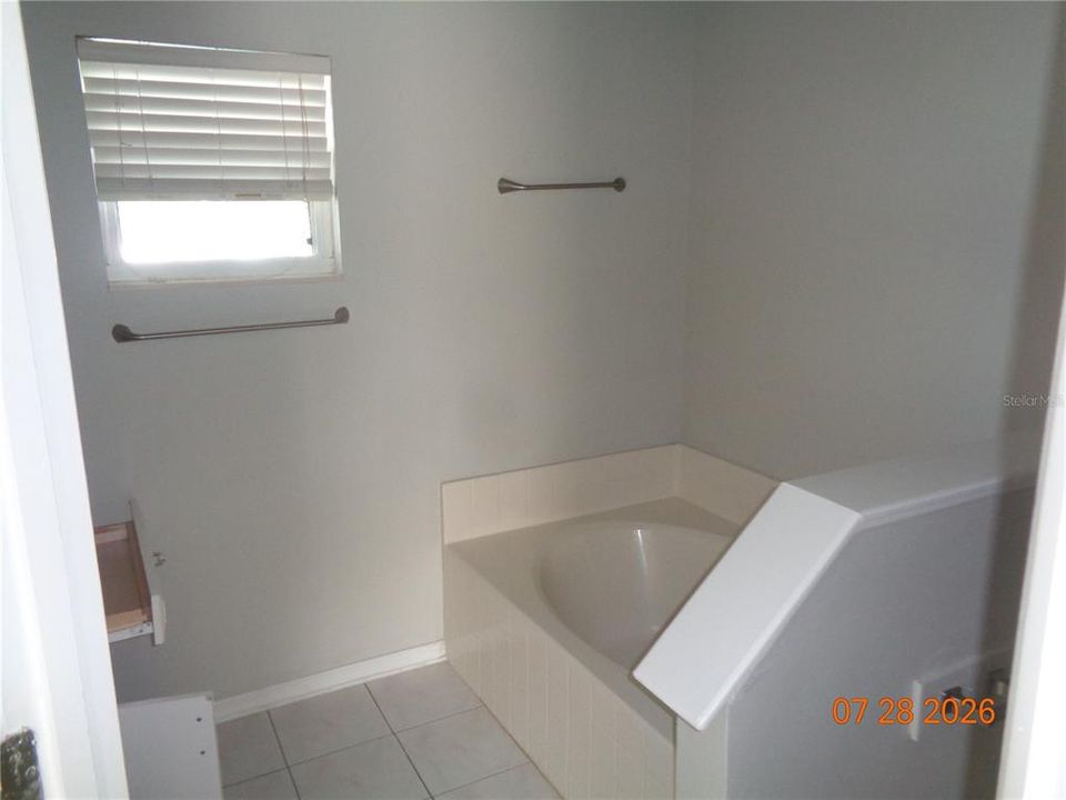 For Rent: $2,395 (3 beds, 2 baths, 1722 Square Feet)