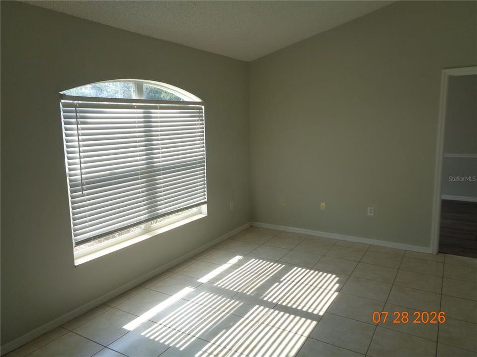 For Rent: $2,395 (3 beds, 2 baths, 1722 Square Feet)