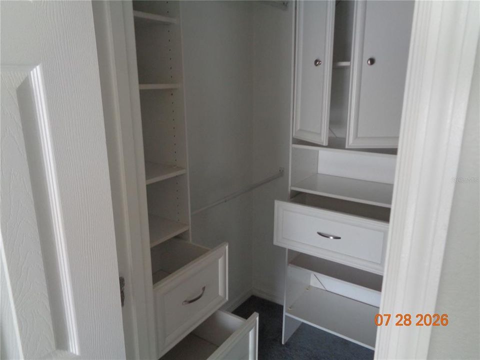 For Rent: $2,395 (3 beds, 2 baths, 1722 Square Feet)
