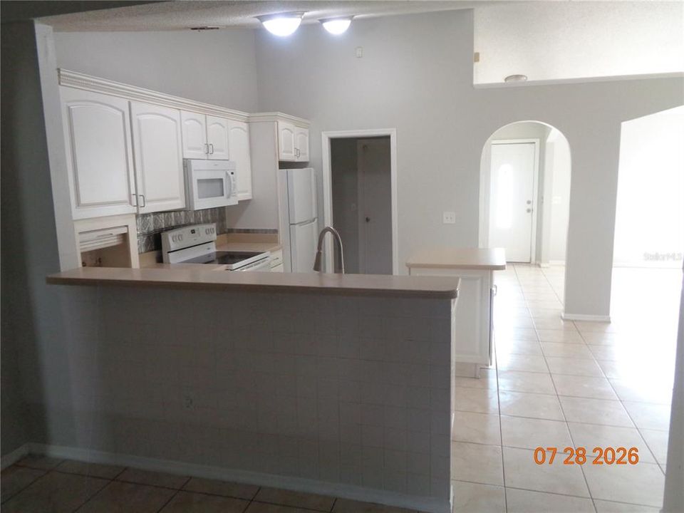 For Rent: $2,395 (3 beds, 2 baths, 1722 Square Feet)