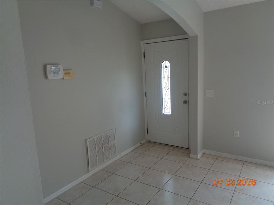 For Rent: $2,395 (3 beds, 2 baths, 1722 Square Feet)