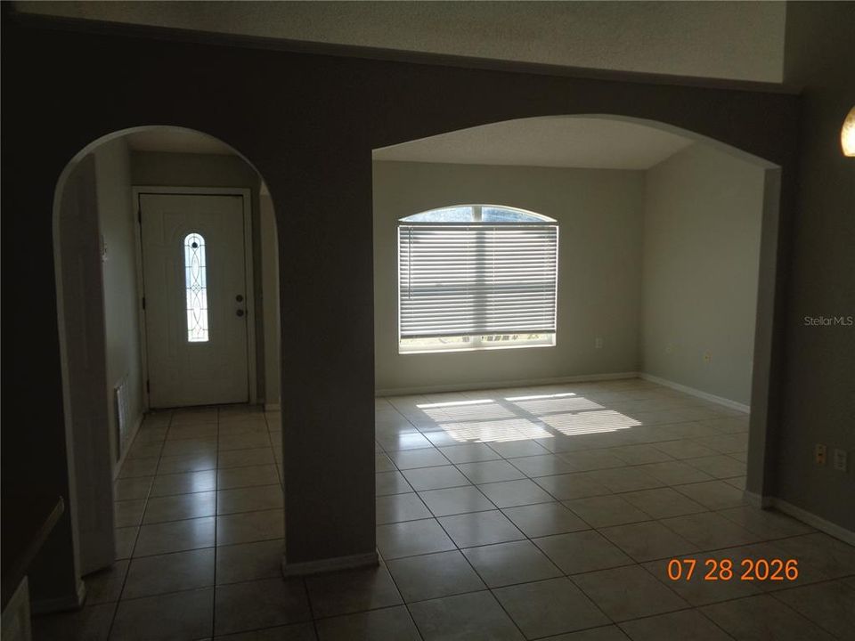 For Rent: $2,395 (3 beds, 2 baths, 1722 Square Feet)