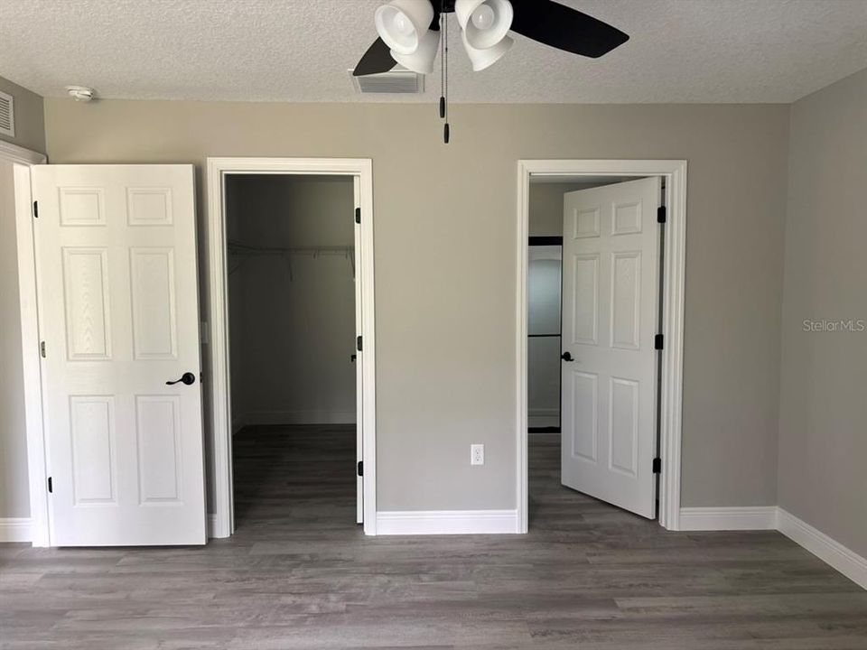 Active With Contract: $239,900 (3 beds, 2 baths, 1405 Square Feet)