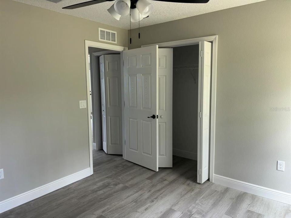 Active With Contract: $239,900 (3 beds, 2 baths, 1405 Square Feet)