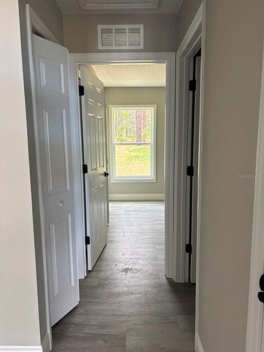 Active With Contract: $239,900 (3 beds, 2 baths, 1405 Square Feet)