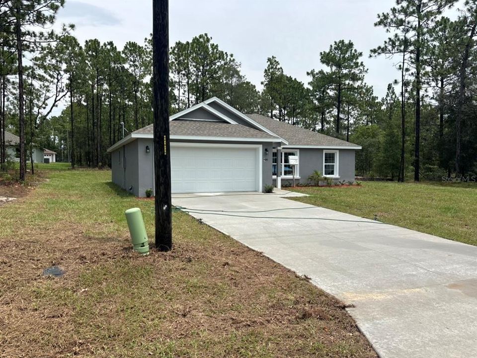 Active With Contract: $239,900 (3 beds, 2 baths, 1405 Square Feet)