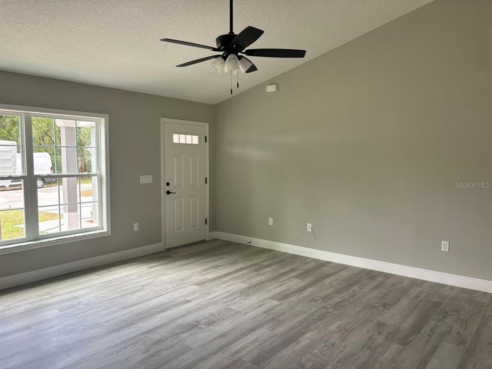 Active With Contract: $239,900 (3 beds, 2 baths, 1405 Square Feet)