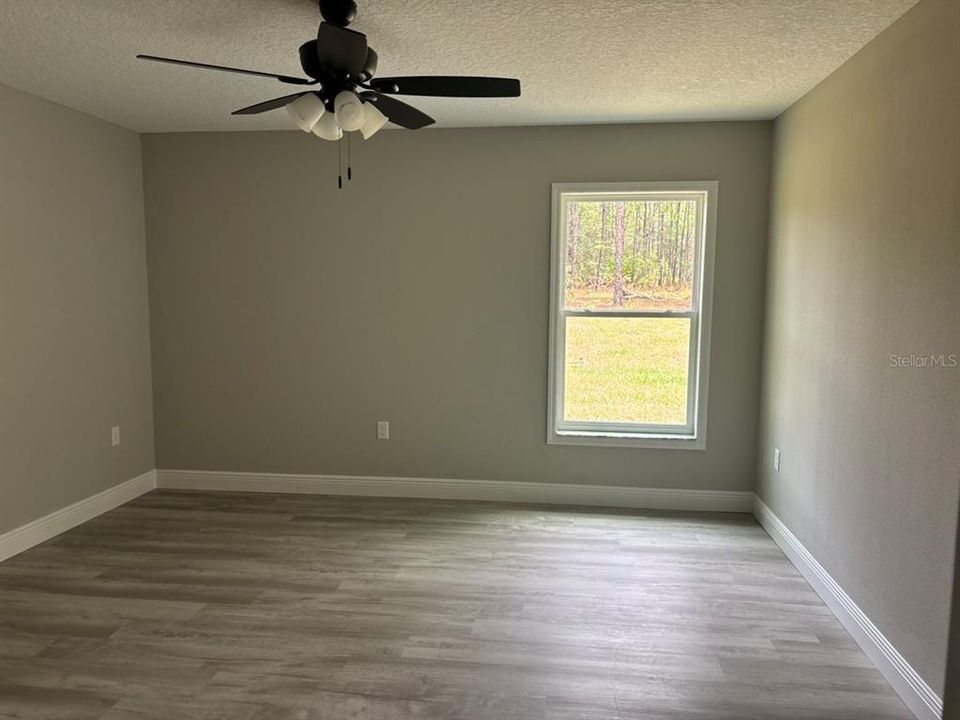 Active With Contract: $239,900 (3 beds, 2 baths, 1405 Square Feet)