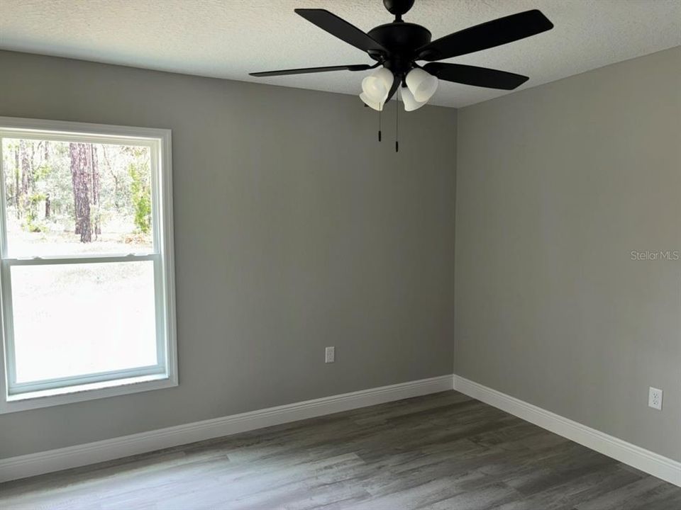 Active With Contract: $239,900 (3 beds, 2 baths, 1405 Square Feet)