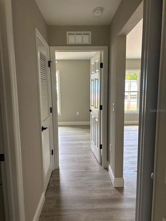 Active With Contract: $239,900 (3 beds, 2 baths, 1405 Square Feet)