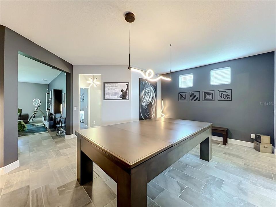 En Venta: $709,000 (5 camas, 3 baños, 3384 Pies cuadrados)