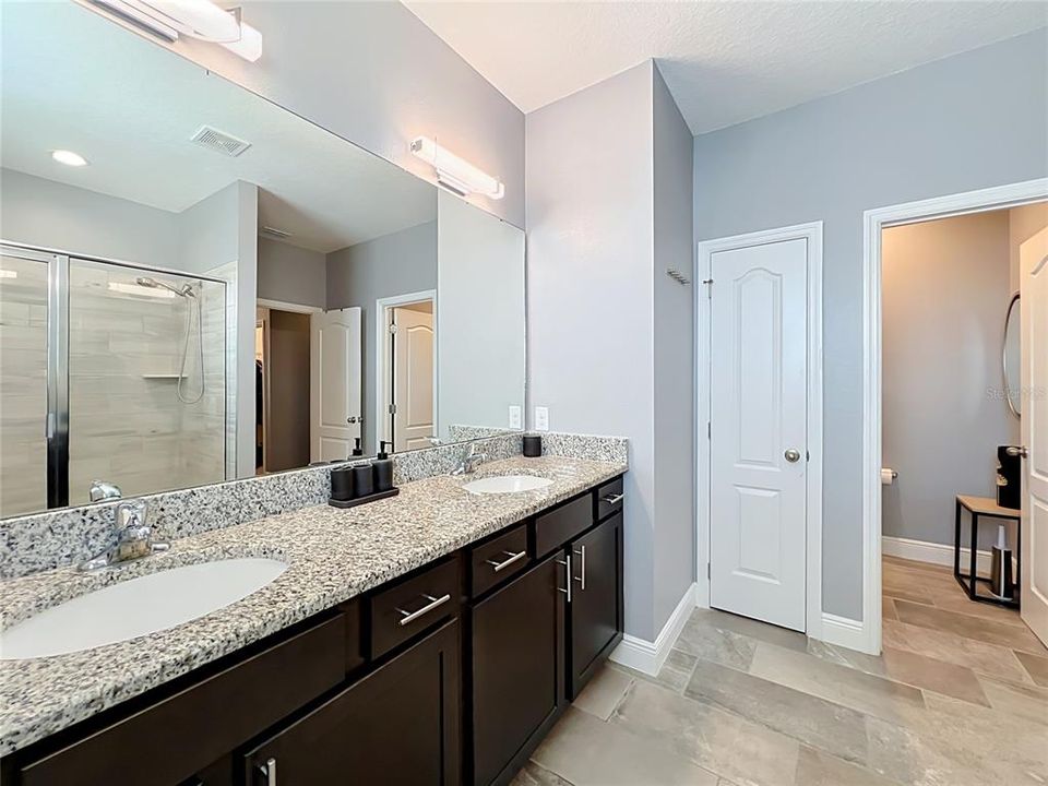 En Venta: $709,000 (5 camas, 3 baños, 3384 Pies cuadrados)