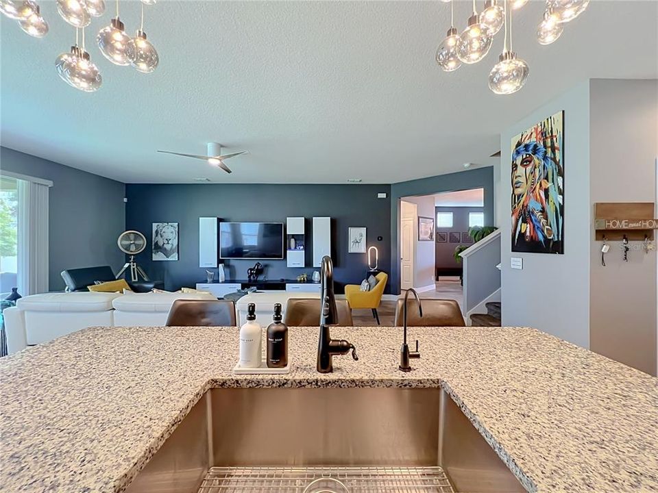 En Venta: $709,000 (5 camas, 3 baños, 3384 Pies cuadrados)