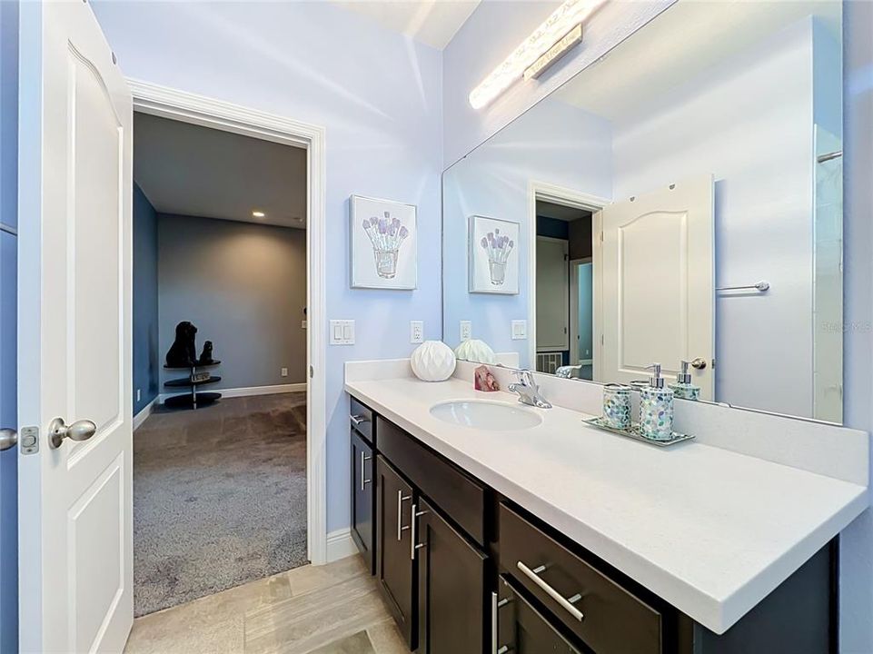 En Venta: $709,000 (5 camas, 3 baños, 3384 Pies cuadrados)