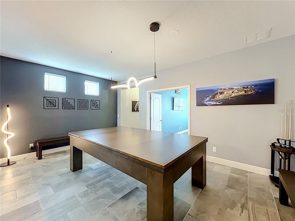 En Venta: $709,000 (5 camas, 3 baños, 3384 Pies cuadrados)