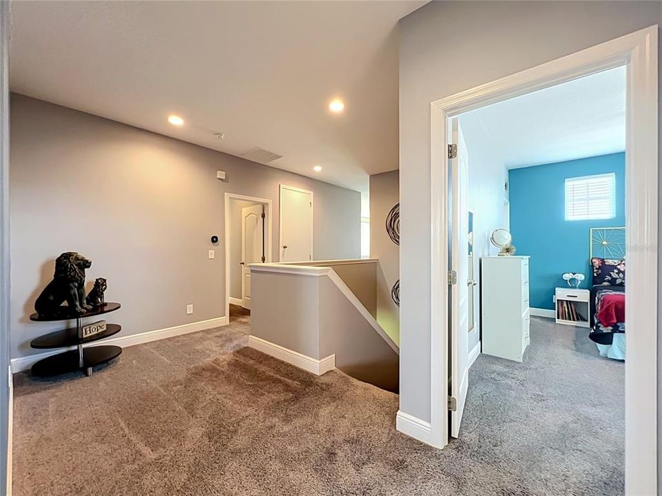 En Venta: $709,000 (5 camas, 3 baños, 3384 Pies cuadrados)