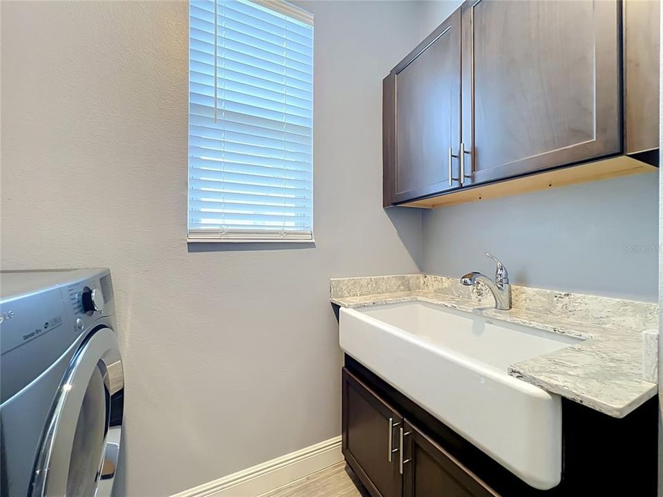 En Venta: $709,000 (5 camas, 3 baños, 3384 Pies cuadrados)
