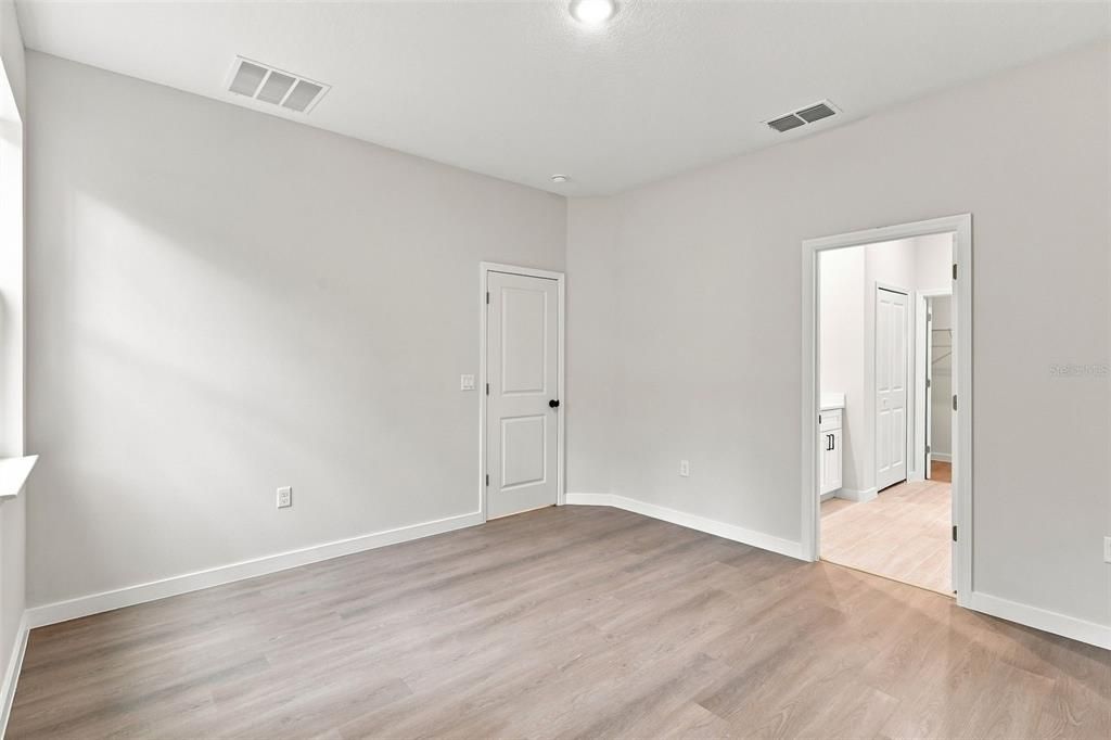 Active With Contract: $339,000 (3 beds, 2 baths, 1543 Square Feet)
