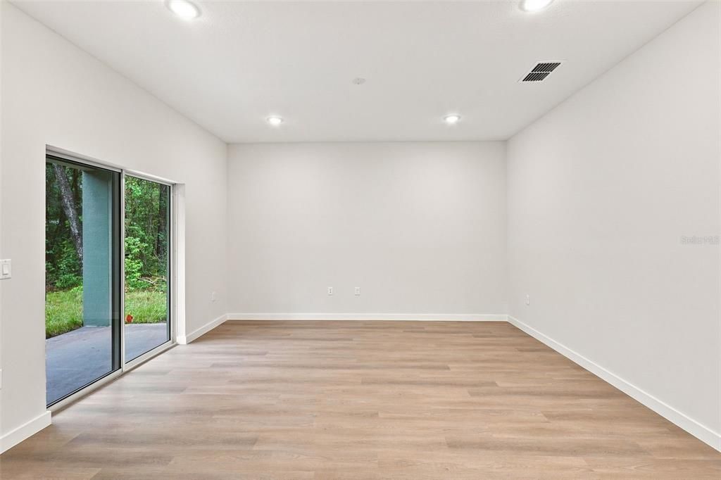 Active With Contract: $339,000 (3 beds, 2 baths, 1543 Square Feet)