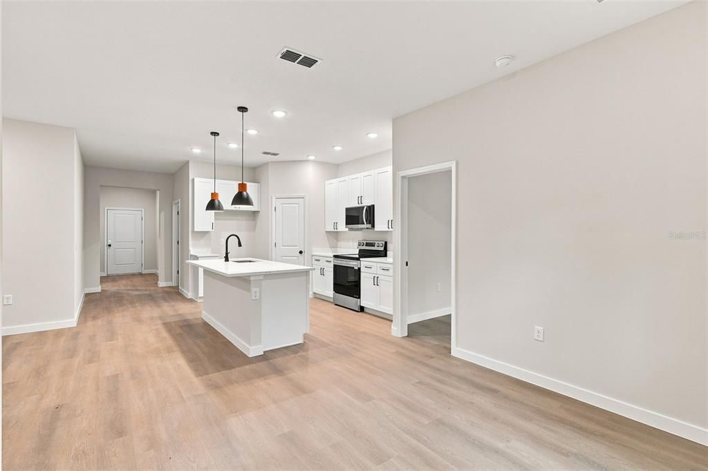 Active With Contract: $339,000 (3 beds, 2 baths, 1543 Square Feet)