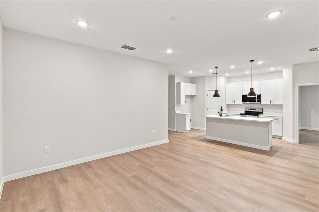 Active With Contract: $339,000 (3 beds, 2 baths, 1543 Square Feet)