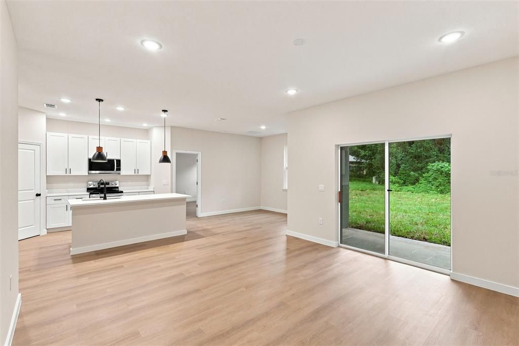 Active With Contract: $339,000 (3 beds, 2 baths, 1543 Square Feet)