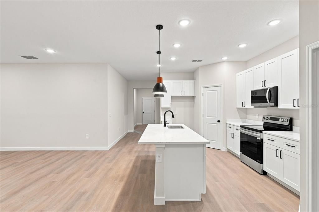 Active With Contract: $339,000 (3 beds, 2 baths, 1543 Square Feet)
