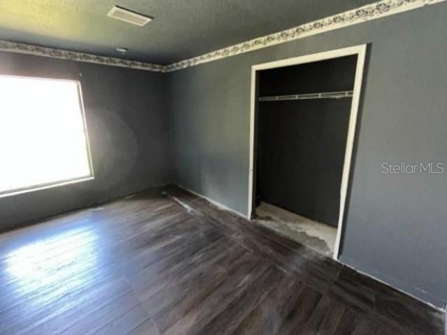 Activo con contrato: $242,250 (3 camas, 2 baños, 2074 Pies cuadrados)