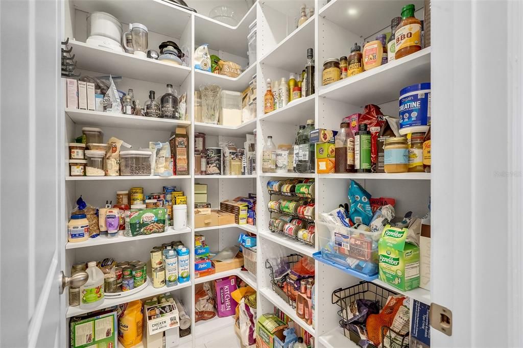 En Venta: $1,095,000 (5 camas, 3 baños, 4305 Pies cuadrados)