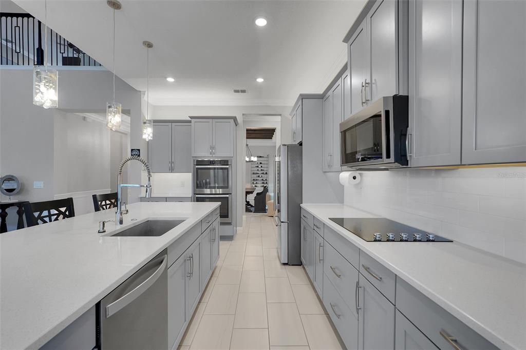 En Venta: $1,095,000 (5 camas, 3 baños, 4305 Pies cuadrados)