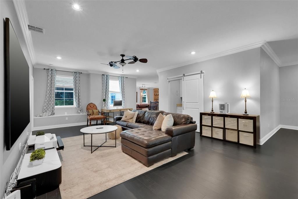 En Venta: $1,095,000 (5 camas, 3 baños, 4305 Pies cuadrados)