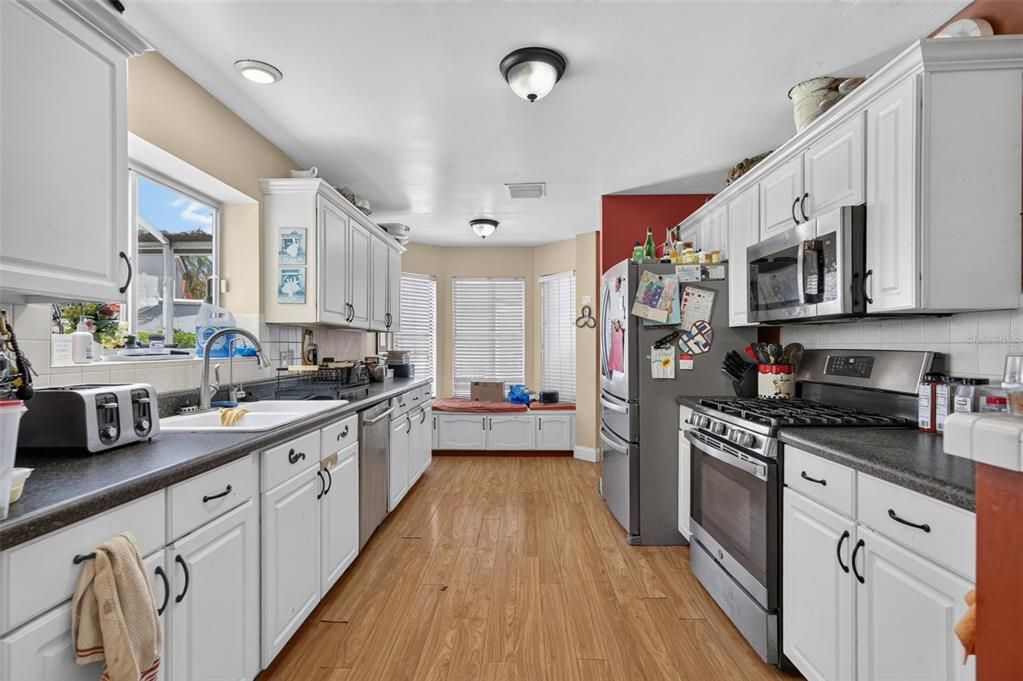 For Sale: $329,000 (3 beds, 2 baths, 1478 Square Feet)