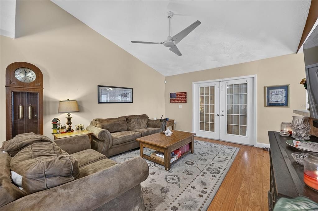 For Sale: $329,000 (3 beds, 2 baths, 1478 Square Feet)
