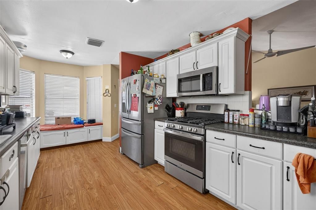 For Sale: $329,000 (3 beds, 2 baths, 1478 Square Feet)