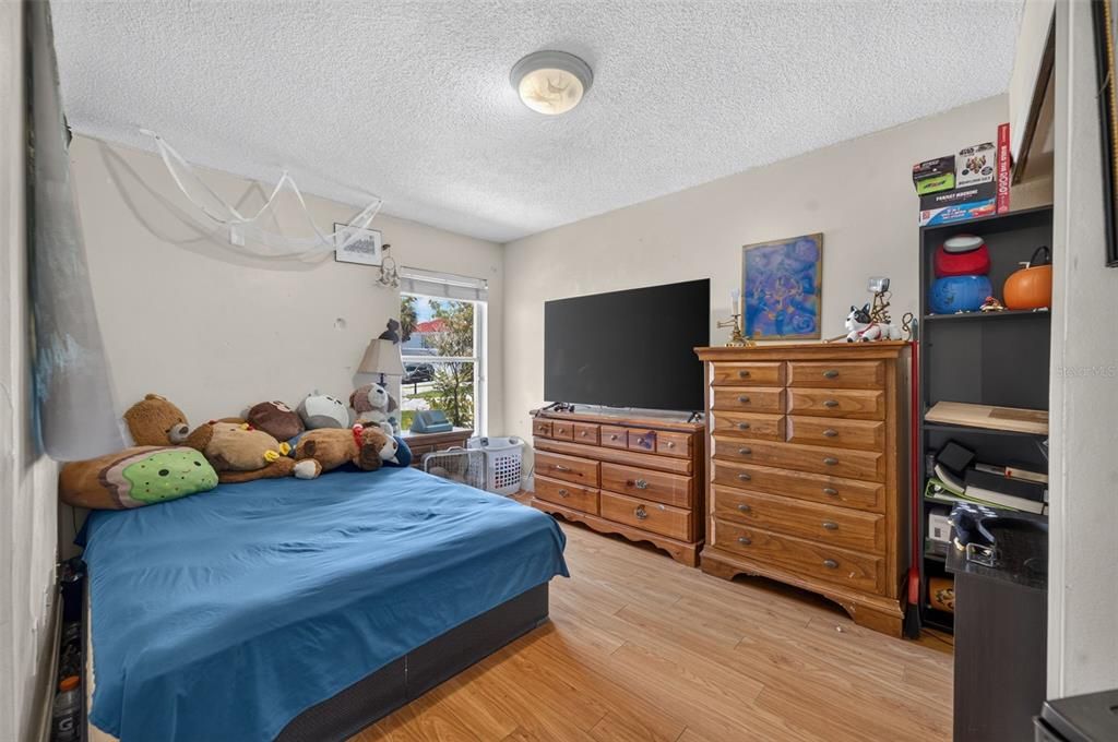 For Sale: $329,000 (3 beds, 2 baths, 1478 Square Feet)
