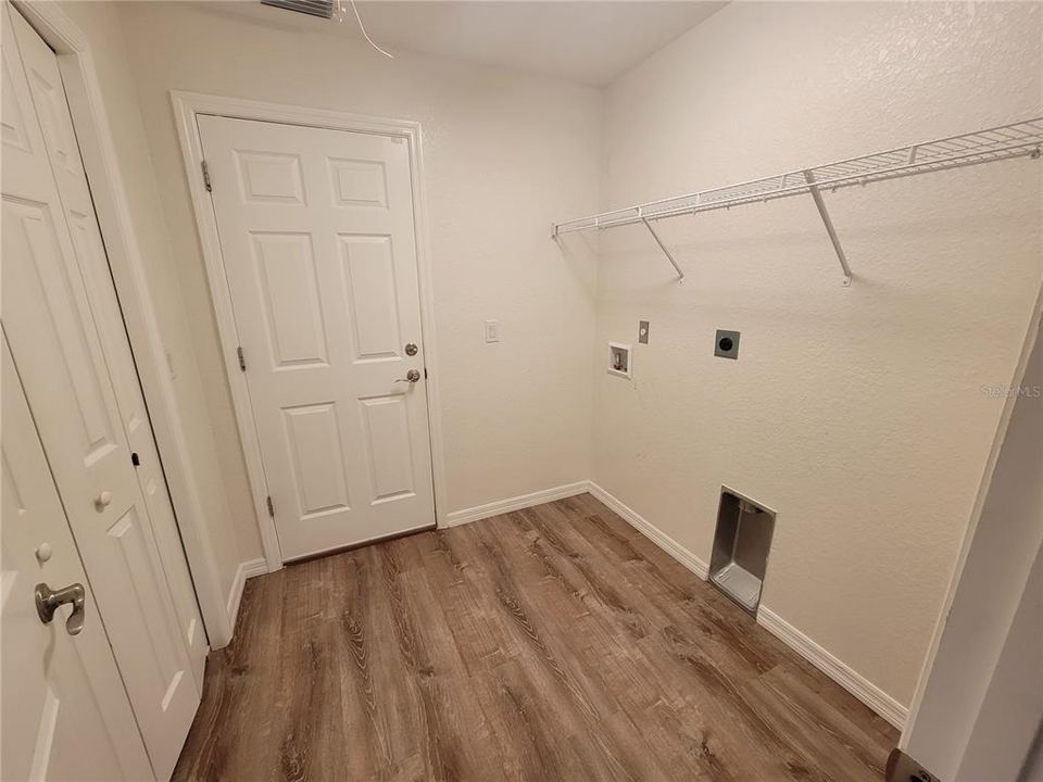 For Rent: $2,000 (3 beds, 2 baths, 1664 Square Feet)