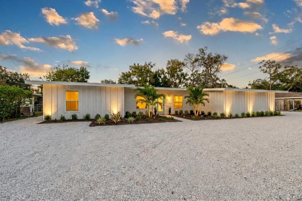 For Sale: $1,550,000 (6 beds, 5 baths, 3249 Square Feet)