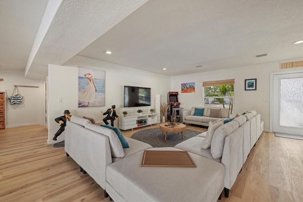 For Sale: $1,550,000 (6 beds, 5 baths, 3249 Square Feet)