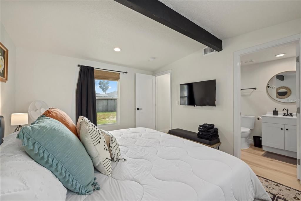 For Sale: $1,550,000 (6 beds, 5 baths, 3249 Square Feet)